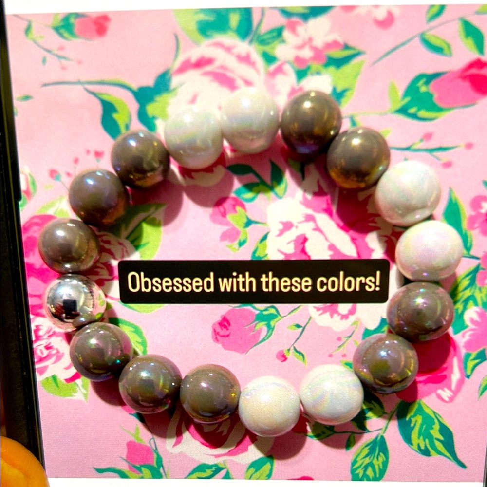 Elegant White and Gray Beaded Bracelet